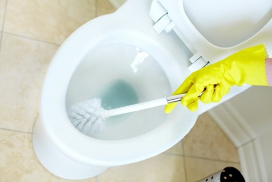 Cât plăteşte Primăria Galaţi pentru curăţenia unui WC public