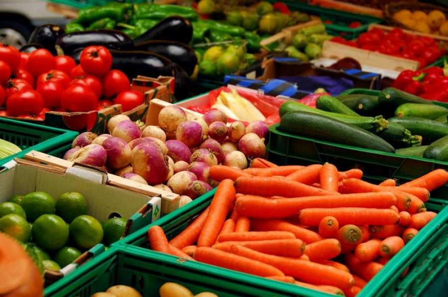 Loturi mari de legume şi fructe excomunitare, provenite din Serbia sau Macedonia, intră în ţară