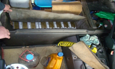 A ascuns mii de ţigări sub patul din cabina autocamionului
