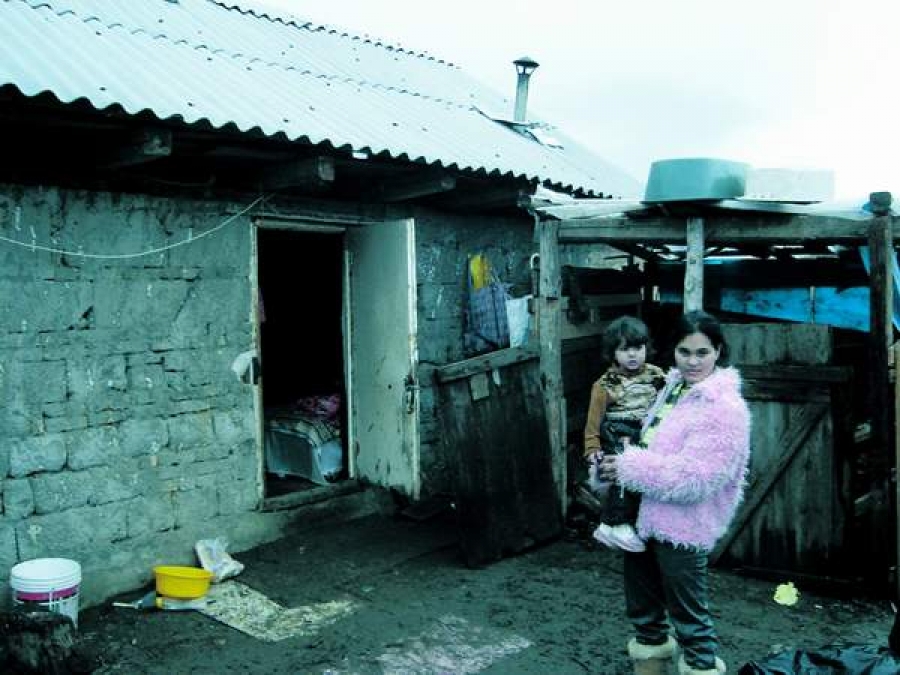 România, primul loc în UE privind rata sărăciei relative, în 2013
