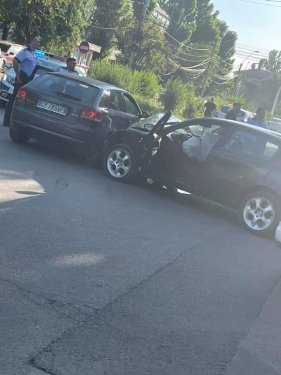 Reținut după ce, fără permis, a provocat un accident și a fugit