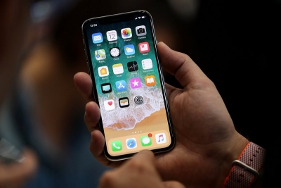 Cererea pentru iPhone X va fi substanţială, dar nu excepţională