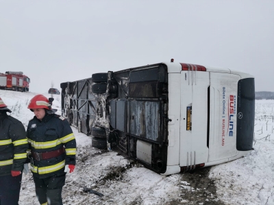 VIDEO: Autocar derapat în județul Galați. 3 persoane au fost rănite