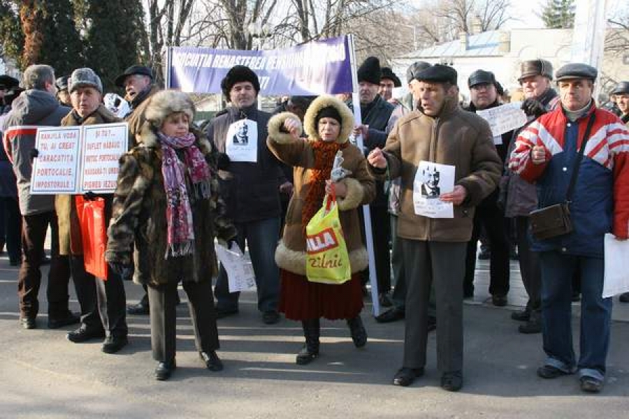 Protest anti-Băsescu şi anti-PDL presărat cu acuzaţii