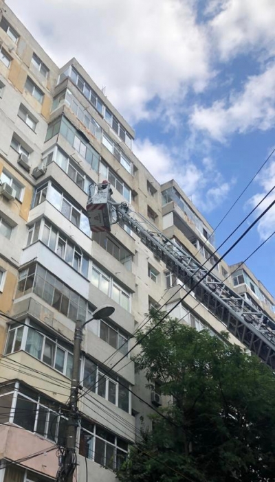 Femeie găsită moartă într-un apartament din Tulcea