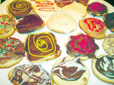 Prăjiturile şi biscuiţii cresc riscul de cancer uterin, spun experţii
