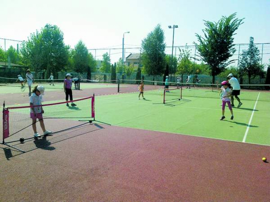 32 de copii gălăţeni au deprins tainele tenisului în tabără