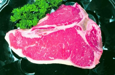 Consumul zilnic de carne roşie creşte riscul de mortalitate