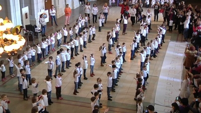Grădiniţele din Galaţi s-au unit într-un flashmob pentru Teo
