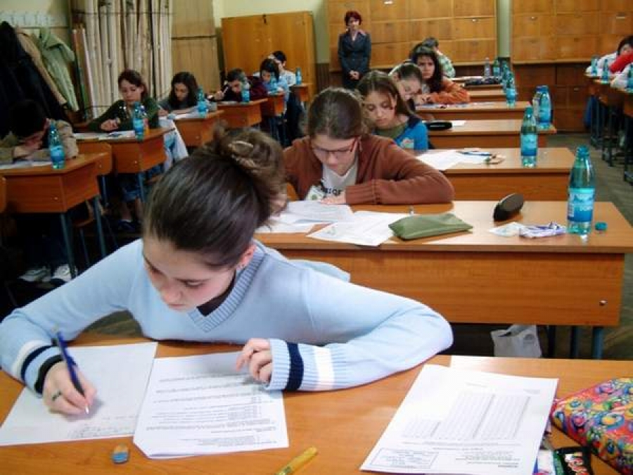 Peste 400 de participanţi la concursul de matematică Mathgal