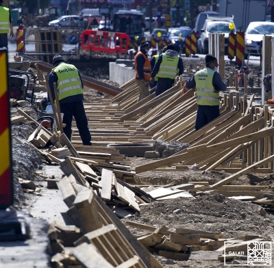 Trafic dat peste cap pe Siderurgiştilor, de lucrările la calea de rulare a tramvaiului