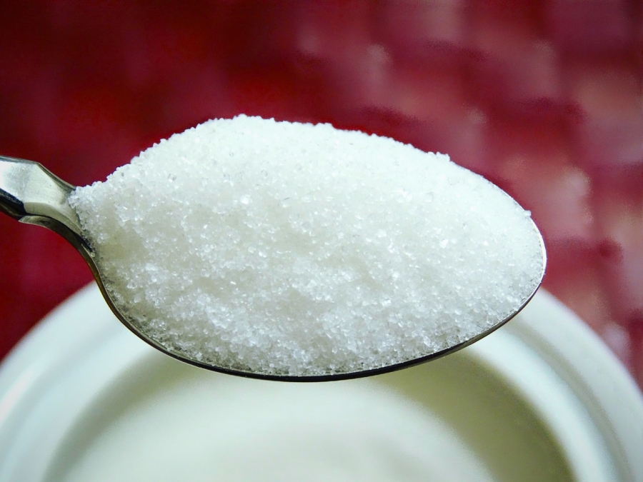 Dieta bogată în zahăr întârzie răspunsul neuronilor care semnalează saţietatea, declanşând riscul de a mânca în exces