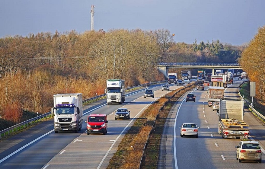Ministrul Transporturilor speră că până în 2026 vor fi realizaţi toţi kilometri de autostradă asumaţi prin PNRR