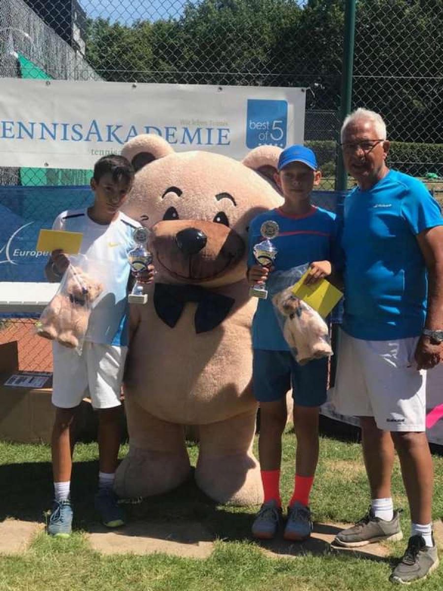 Gălăţeanul David Cristian Carteputredă şi bucureşteanul Gabriel Gheţu, legitimaţi la Viva Tenis Club, au câştigat tot în Germania