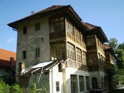Vila Primăriei Galaţi de la Călimăneşti a fost vândută unei persoane fizice din Teleorman