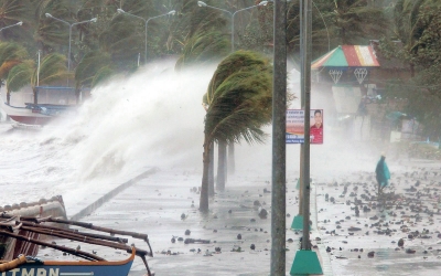 Catastrofele naturale au fost mai costisitoare în acest an, dar au provocat mai puţine decese