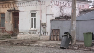 Au pârlit ”tradiţional” porcul în plină stradă
