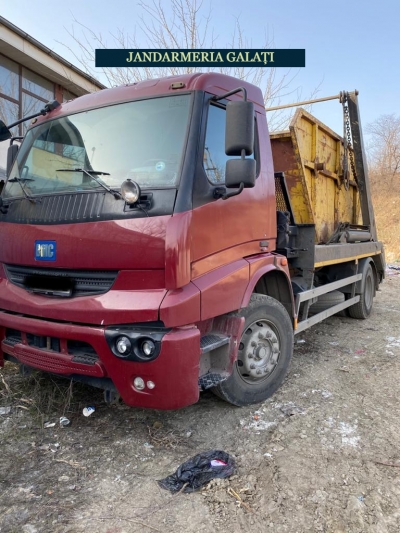 Gălăţean prins când fura motorină din maşina de serviciu (FOTO)