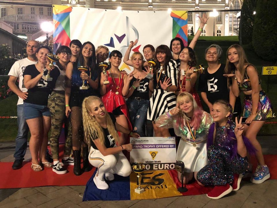 Salbă de medalii pentru Estrada Copiilor din Galaţi, la Festivalul Internaţional de la Iaşi
