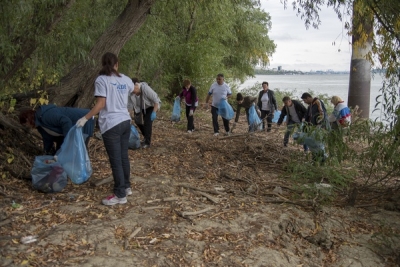 Organizaţia de femei ALDE Galaţi au făcut curat la "Plaja Dunărea"