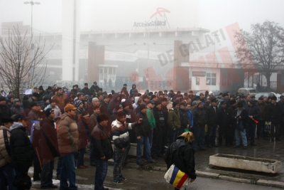 Miting cu sute de siderurgişti la poarta Combinatului