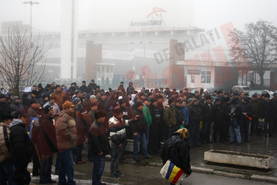 Miting cu sute de siderurgişti la poarta Combinatului
