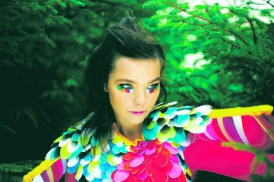 Björk, forţată să lanseze mai devreme noul album