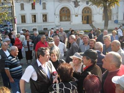 Pensionarii, decişi să recurgă chiar şi la greva foamei!