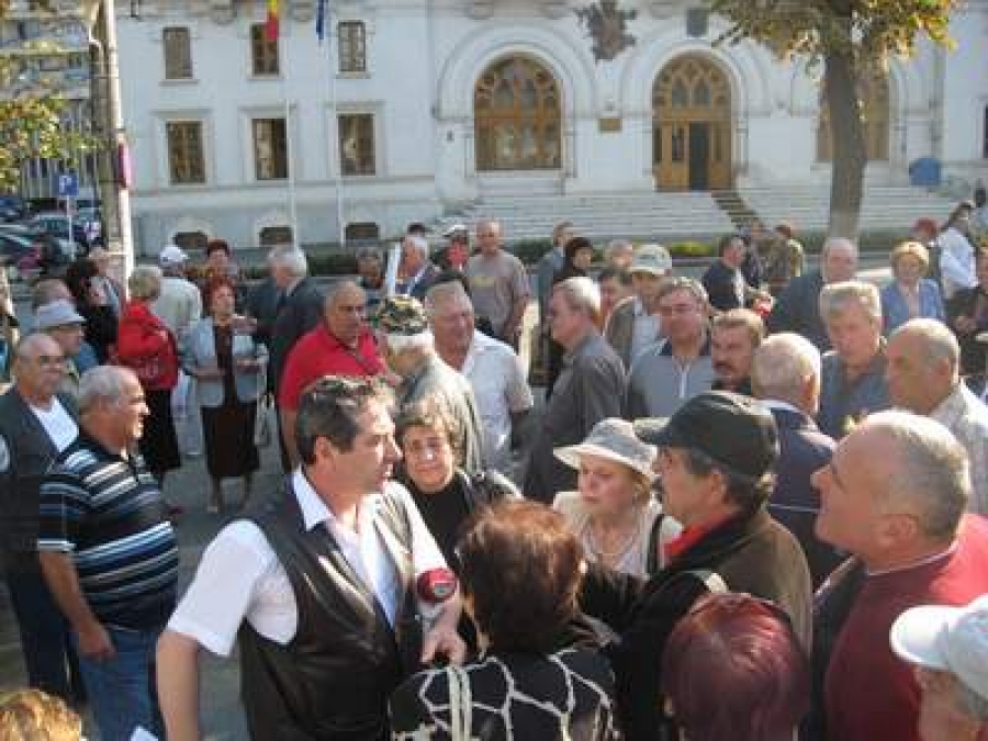 Pensionarii, decişi să recurgă chiar şi la greva foamei!