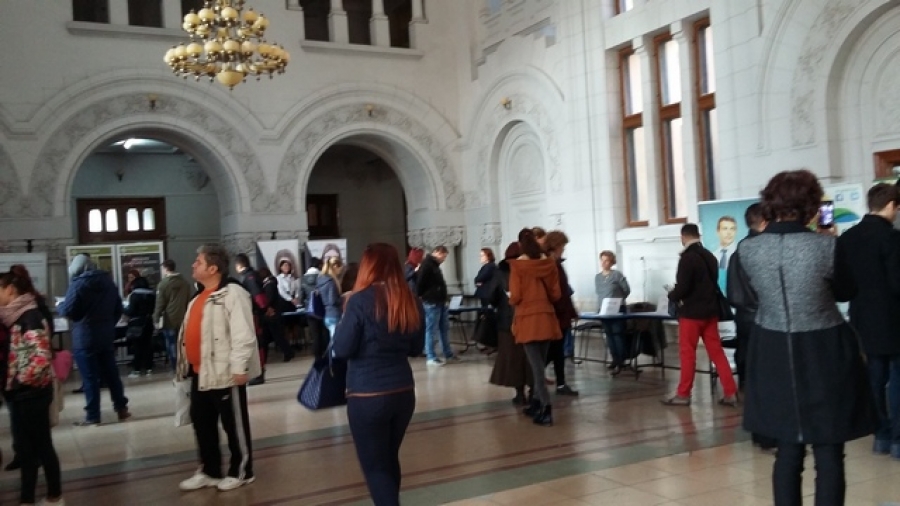 900 de locuri de muncă la Bursa pentru absolvenţi