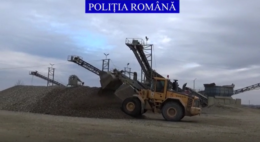 Evaziune fiscală cu pietriş şi nisip de pe malul Siretului (VIDEO)