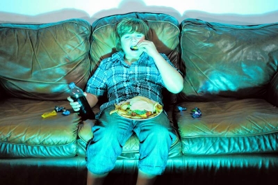 Reclamele lanţurilor fast food de pe canalele de desene animate au influenţă asupra copiilor