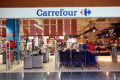 Carrefour vrea să concedieze 2.400 de angajaţi şi să facă investiţii de 3,4 miliarde de euro