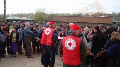 Fundaţia Carrefour a donat Crucii Roşii Române bunuri pentru sinistraţii gălăţeni