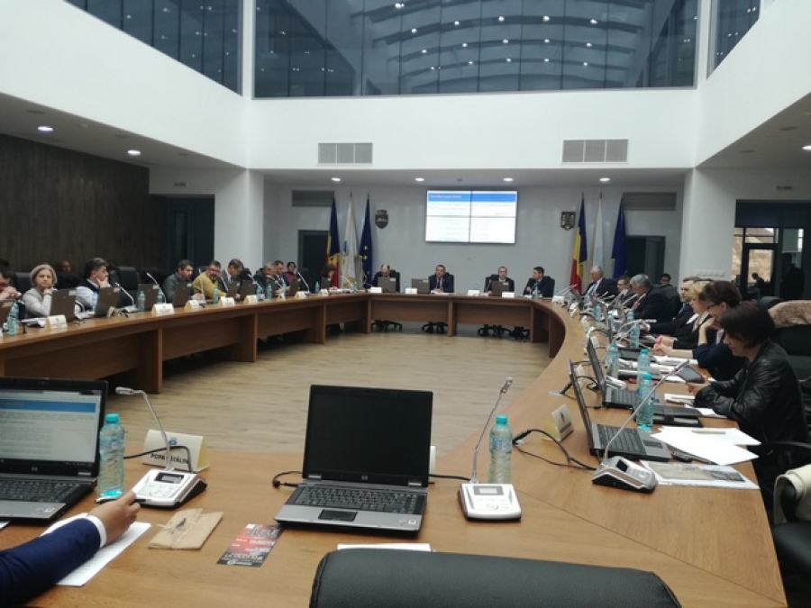 Discuţii aprinse pe tema concesionării activităţii de întreţinere a locurilor de joacă din Galaţi