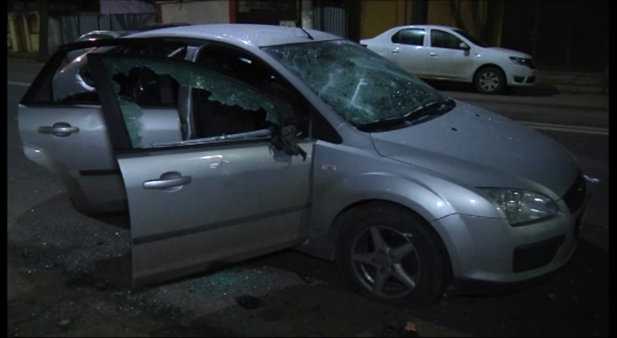 Înfruntare cu maşini distruse, în plină stradă (FOTO/VIDEO)