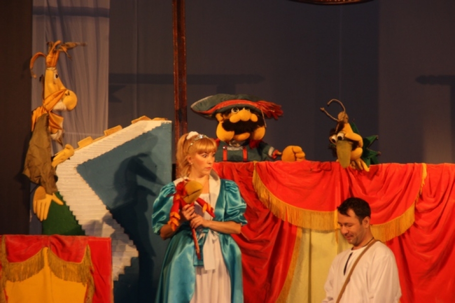Teatrul Gulliver pune în scenă duminică "Sânziana şi Pepelea"