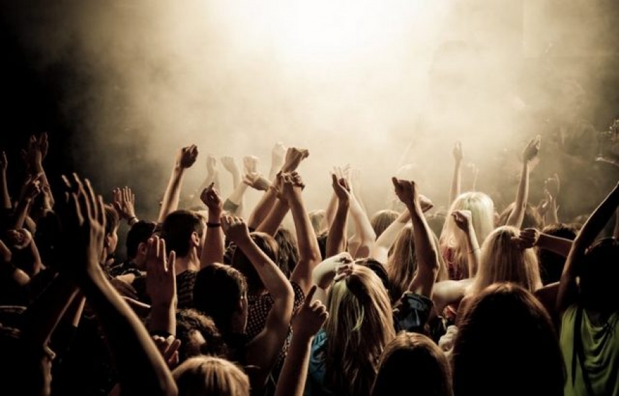Amendă de până la 500 de lei pentru gălăţenii care vin cu băuturi alcoolice la concerte