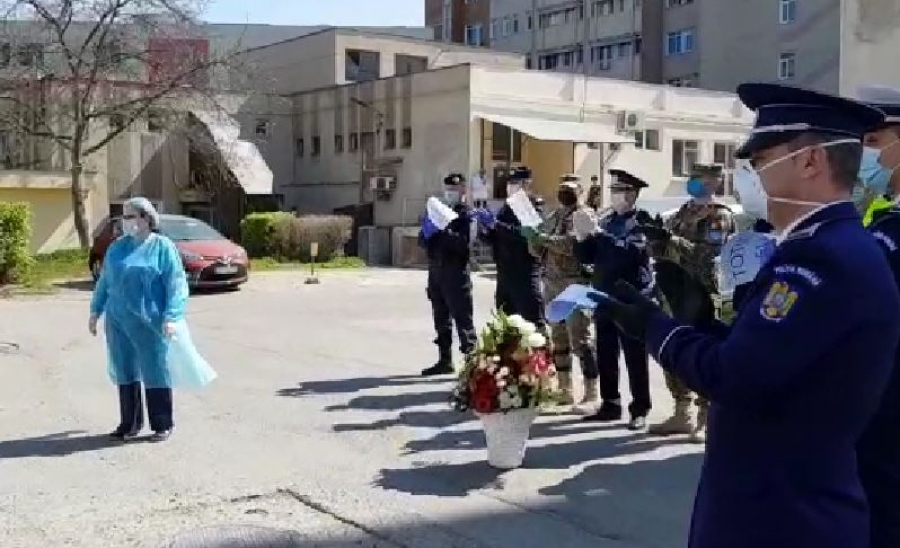 Flori şi aplauze pentru personalul medical de la Spitalul Județean Brăila (VIDEO)