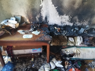 Incendiu izbucnit de la o lumânare, într-un bloc din Galaţi (FOTO/VIDEO)