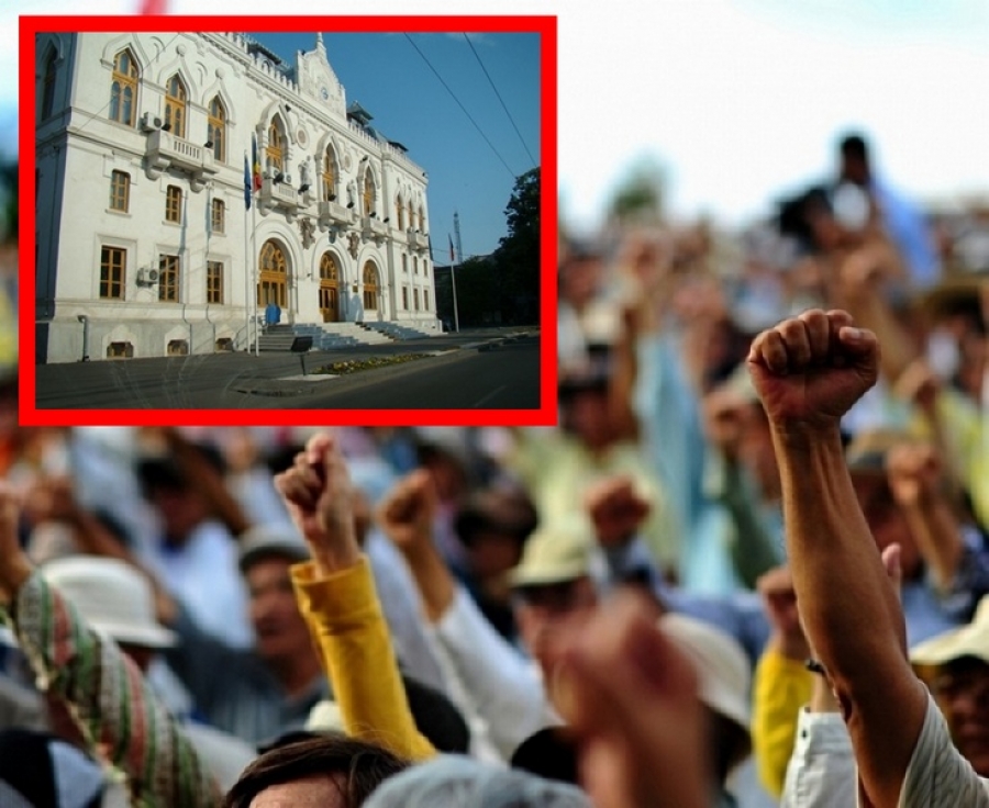 Protestele continuă în faţa Prefecturii Galaţi