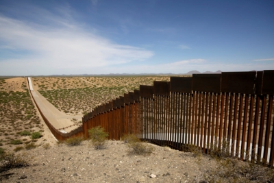 Pentagonul a primit o cerere de a construi peste 400 km din zidul lui Trump de la frontiera cu Mexicul