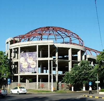 Mamuţi arhitectonici din Tecuci... abandonaţi