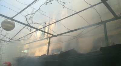 VIDEO: Incendiu provocat de o instalaţie electrică improvizată