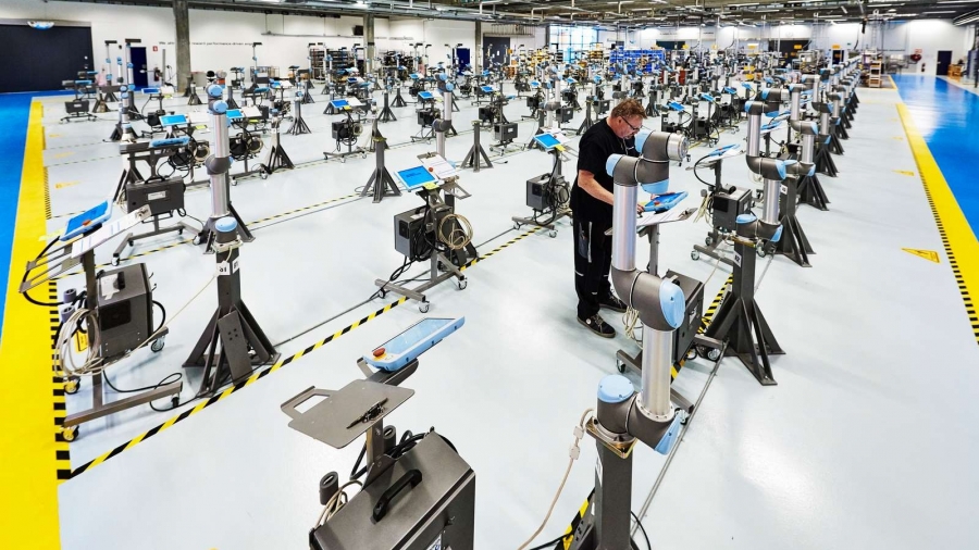 România se află sub media globală la automatizare, cu 15 roboţi industriali la 10.000 de lucrători