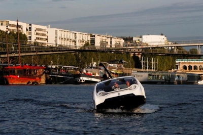 Taxiuri zburătoare pe apă, testate la Paris