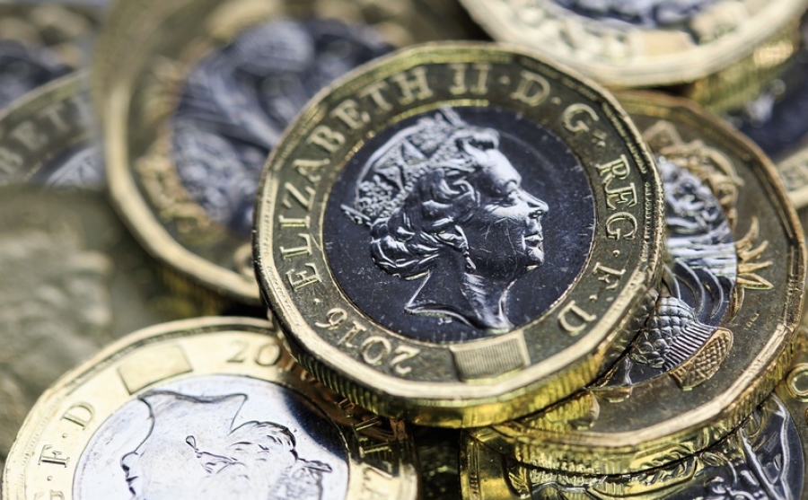 Lira sterlină s-a prăbuşit: A doua cea mai mare scădere din acest an