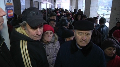 Gălăţenii s-au înghesuit din prima zi să îşi plătească taxele şi impozitele locale