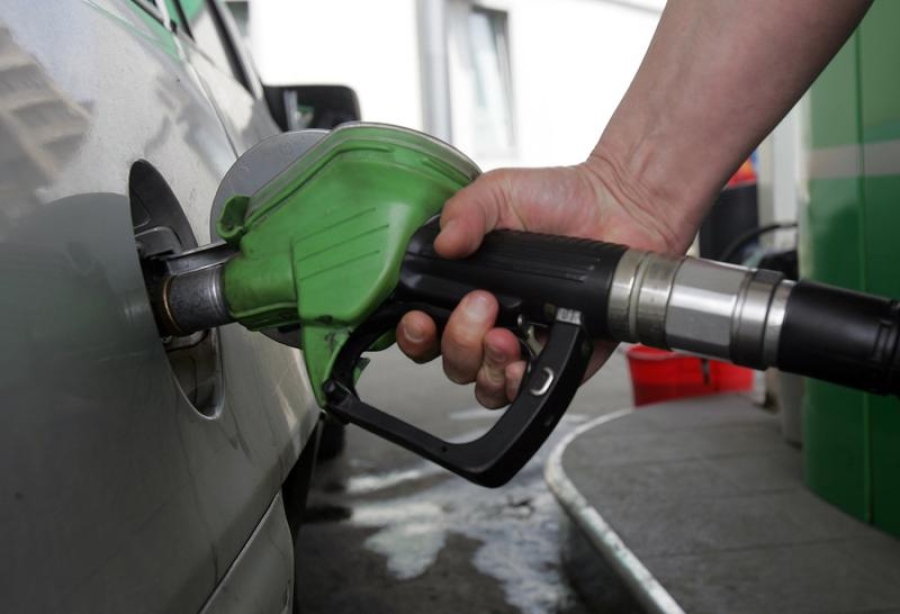 Benzinării din Galaţi amendate de Protecţia Consumatorilor