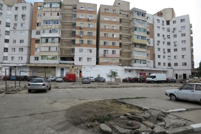 Au început lucrările de reparaţii şi întreţinere a sistemului rutier din interiorul cartierului Ţiglina I